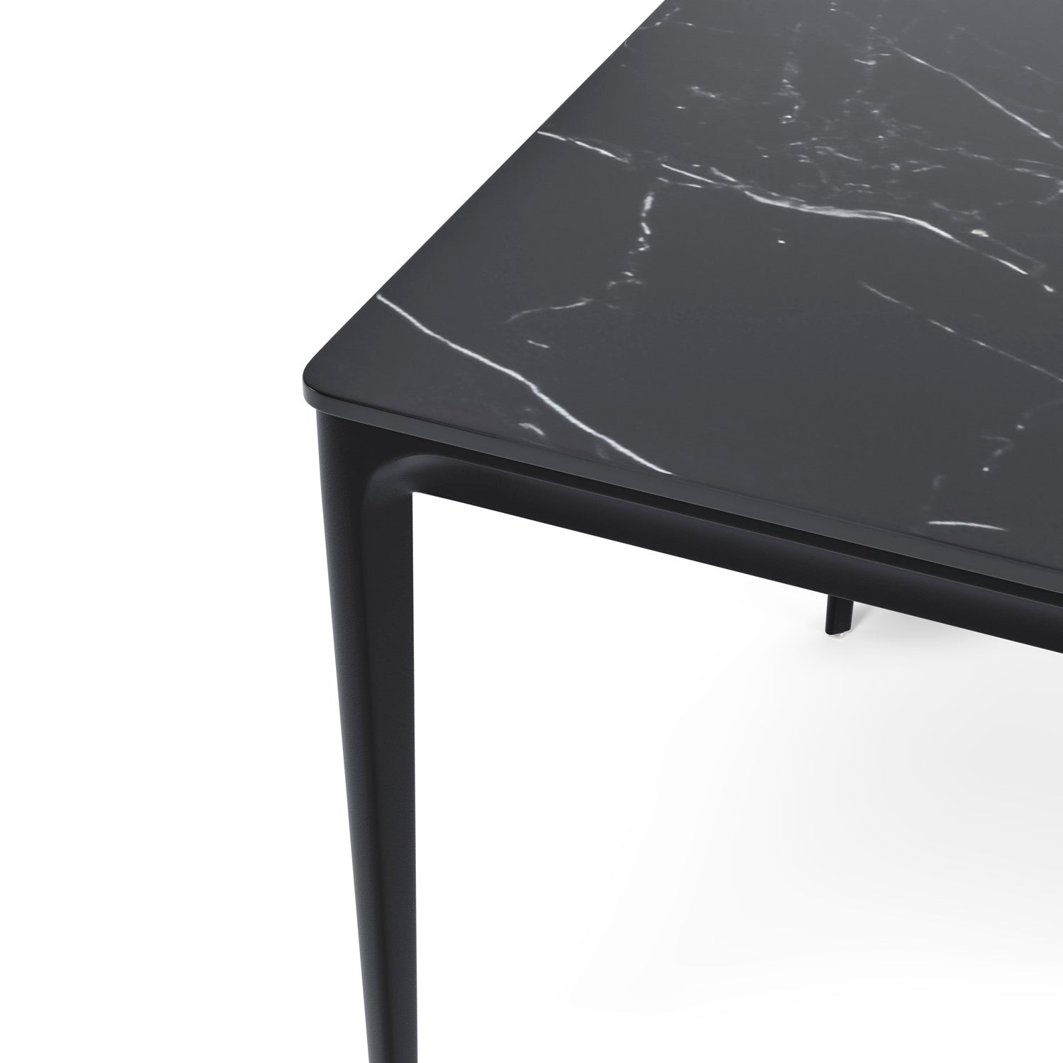 Mesa Arya Sahara / Preto
